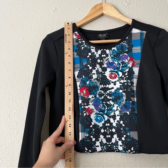 NWT Nicole Miller Cropped Long Sleeve Shirt Women Small Ice Thaw Floral Black - Picture 6 of 6